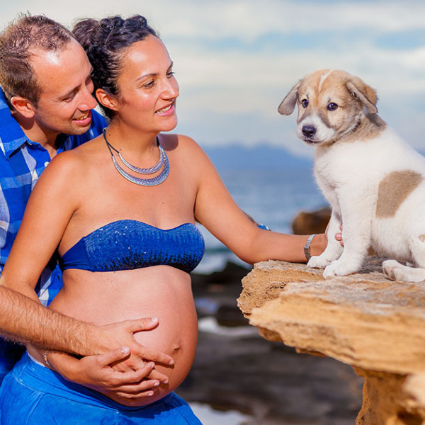 Fotografía Profesional de Embarazo - Patricia, James y su perrita Kira